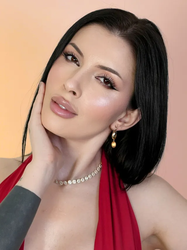 Sofi Babe, a realistic AI girlfriend on DesireX